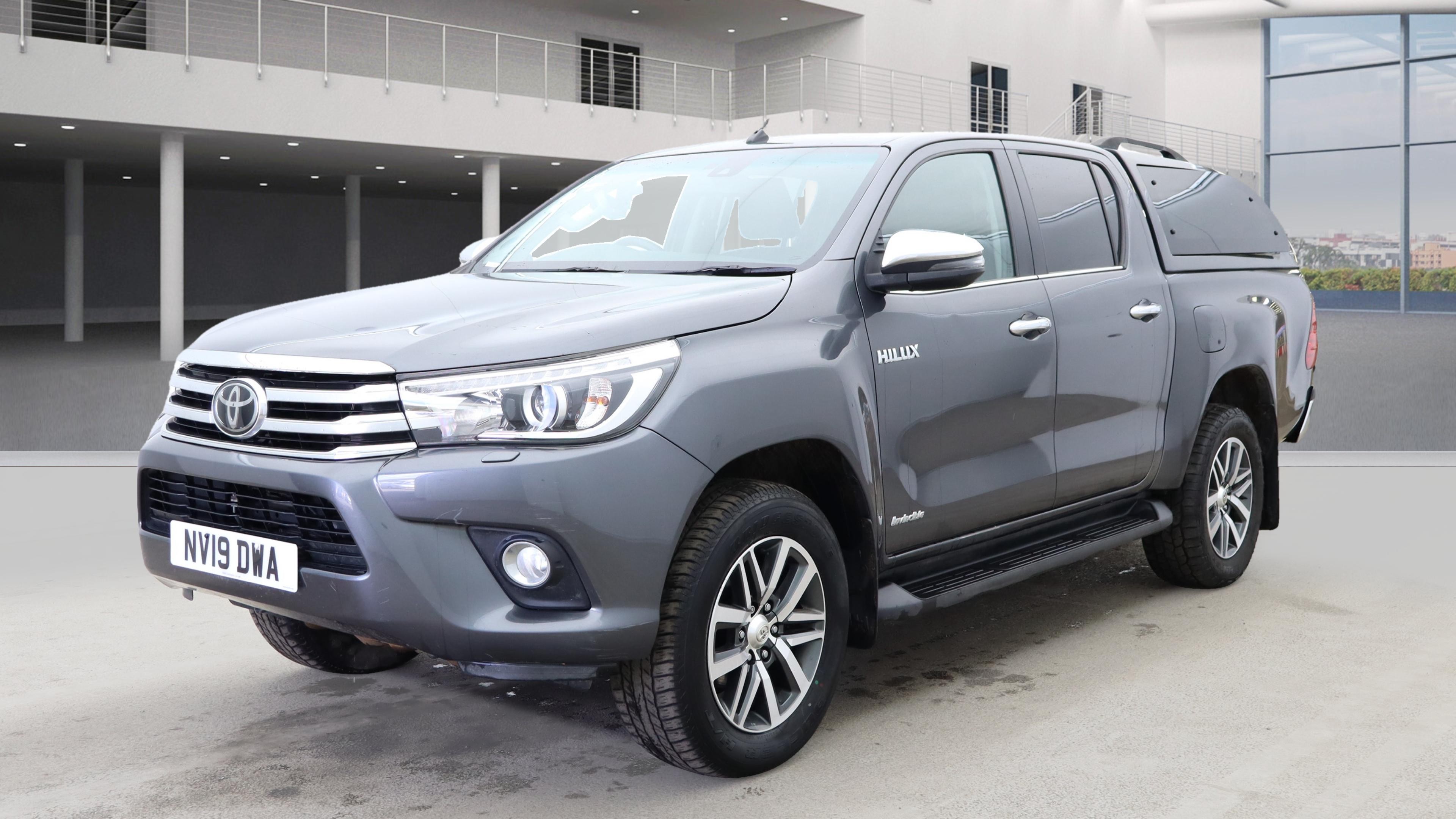 TOYOTA Hilux
